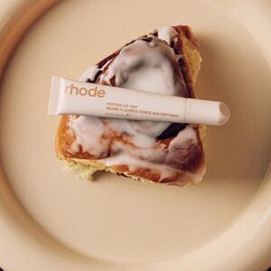 Rhode Cinnamon Lip Peptide Treatment